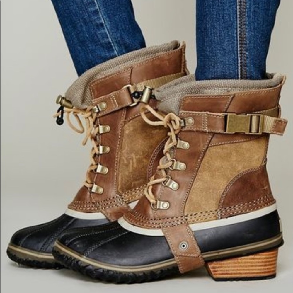 🚫SOLD🚫 Sorel Conquest Carly Short Free RARE sz 10